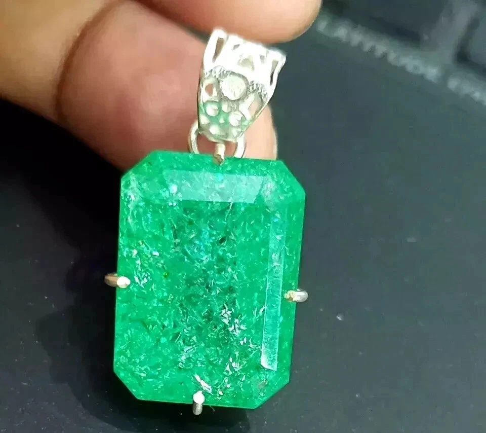 Colgante de plata maciza 925 con piedras preciosas sueltas de esmeralda verde de 58 quilates certificado natural Foto 1 de 4
