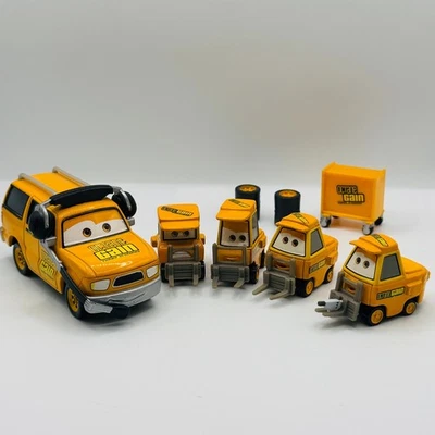 Disney Pixar Cars - TEAM OCTANE GAIN CREW CHIEF & 4 PITTYS - 1:55 Diecast - Image 1 of 4