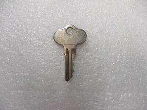 Replacement Chrysler Outboard Letter Key B - Picture 1 of 2
