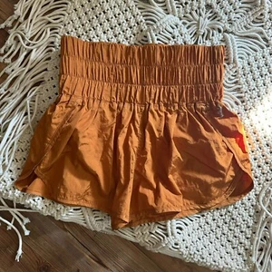 Free People FP Movement The Way Home hoch taillierte Shorts Größe Small golden - Bild 1 von 5