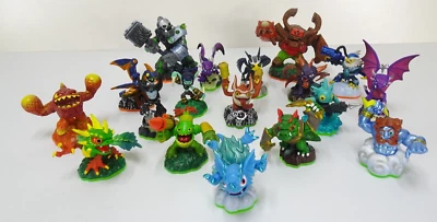 XBOX 360 SKYLANDERS / SPYRO'S ADVENTURE GAME / PORTAL / 18 FIGURES AND BAG - image 1 of 4