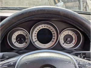 Mercedes-Benz E-Class Speedometer Instrument Cluster E 220 BlueTEC Diesel W212 - Picture 1 of 3