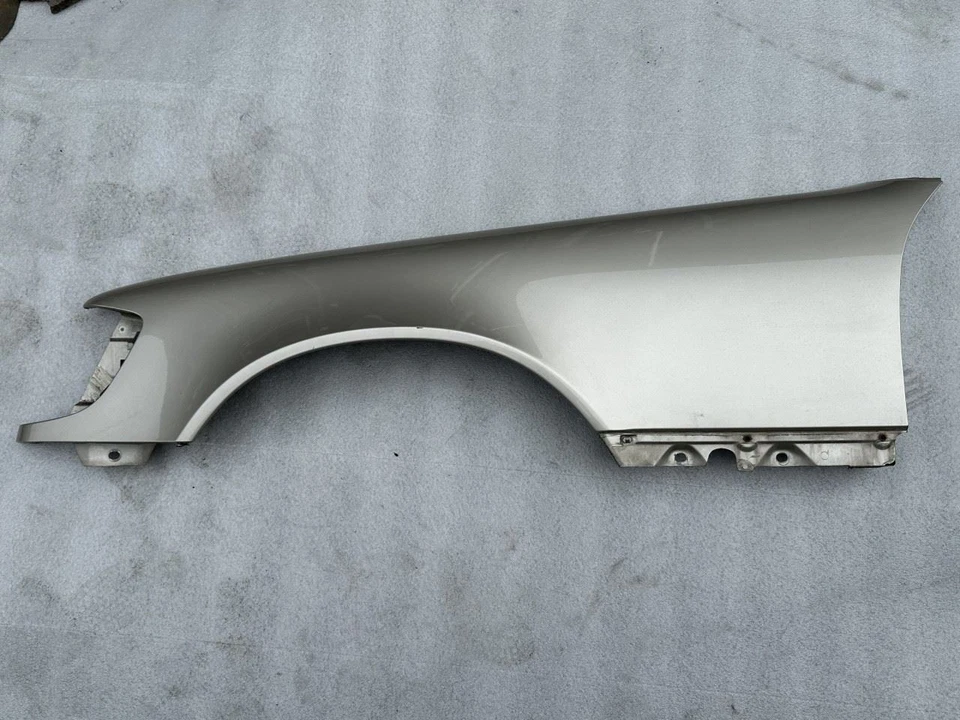 1995 MERCEDES S500 W140 SEDAN LEFT DRIVER SIDE FRONT FENDER SMOKE SILVER 702U - Image 1 of 4