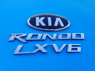07 08 09 10 KIA RONDO LX V6 EMBLEMA TRASERO CROMADO INSIGNIA SÍMBOLO USADO CONJUNTO OEM (2010) Foto 1 de 4