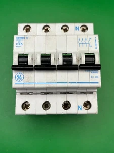 GE V/099-004525 6287060 Series E C25 25A 4 Pole MCB - Picture 1 of 4