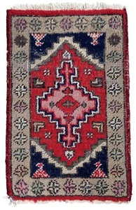 Handmade vintage Oriental rug 1.2' x 1.9' (38cm x 59cm) 1970s - 1C879 - Picture 1 of 8