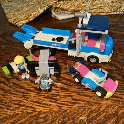 LEGO FRIENDS: Camión de servicio y cuidado (41348) construcción incompleta con minifiguras Stephanie Foto 1 de 4