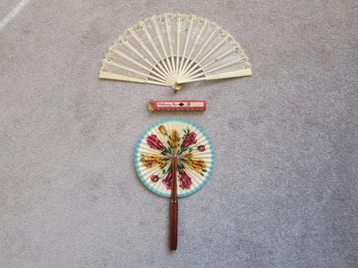 Lote de 2 ventiladores de mano vintage años 60 para mujer Foto 1 de 4