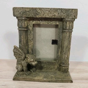 CORNICE PORTAFOTO VINTAGE 1995 VANDOR GARGOYLE 5,5 X 4,5" POLLICI - Foto 1 di 12