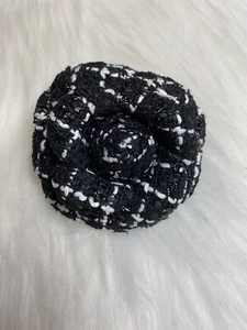 Kamelie Brosche Anstecknadel Tweed schwarz neu Handarbeit - Bild 1 von 2