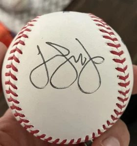 Omar Vizquel Cleveland Indians Signed MLB Baseball San Francisco Giants - Picture 1 of 6