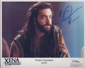 FOTO FIRMADA 8X10 TIMOTHY OMUNDSON ELI EN XENA CON CERTIFICADO DE AUTENTICIDAD - Imagen 1 de 1