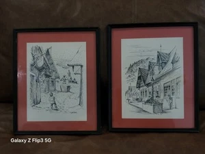 DUE DISEGNI ORIGINALI A INCHIOSTRO BIANCO E NERO INCORNICIATI SOTTO VETRO DI JOHN KOLLOCK - Foto 1 di 7