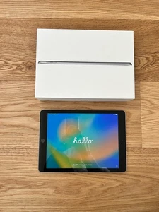 Apple iPad - 5. Gen. 32GB Wi-Fi Space Grau Top Zustand ohne Ladekabel - Bild 1 von 4