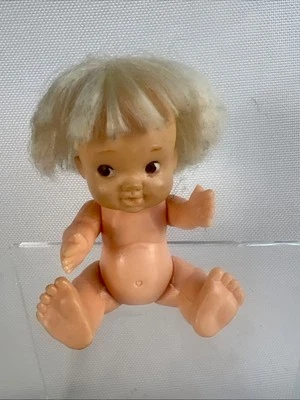 Adorable muñeca Baby PeeWee 1966 4" cabello rubio hecha en Hong Kong Uneeda Inc solamente Foto 1 de 4