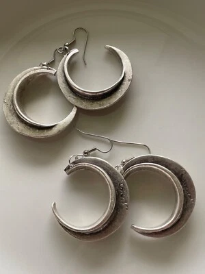 Pendientes colgantes grandes de luna creciente de estaño, aspecto étnico, ¡el anuncio es para UN par! Foto 1 de 4