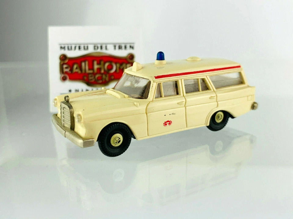 109.- BREKINA H0 - AMBULANZA MERCEDES 190 KOMBI - MODELLO DISPLAY - SENZA OVP - Immagine 1 di 1