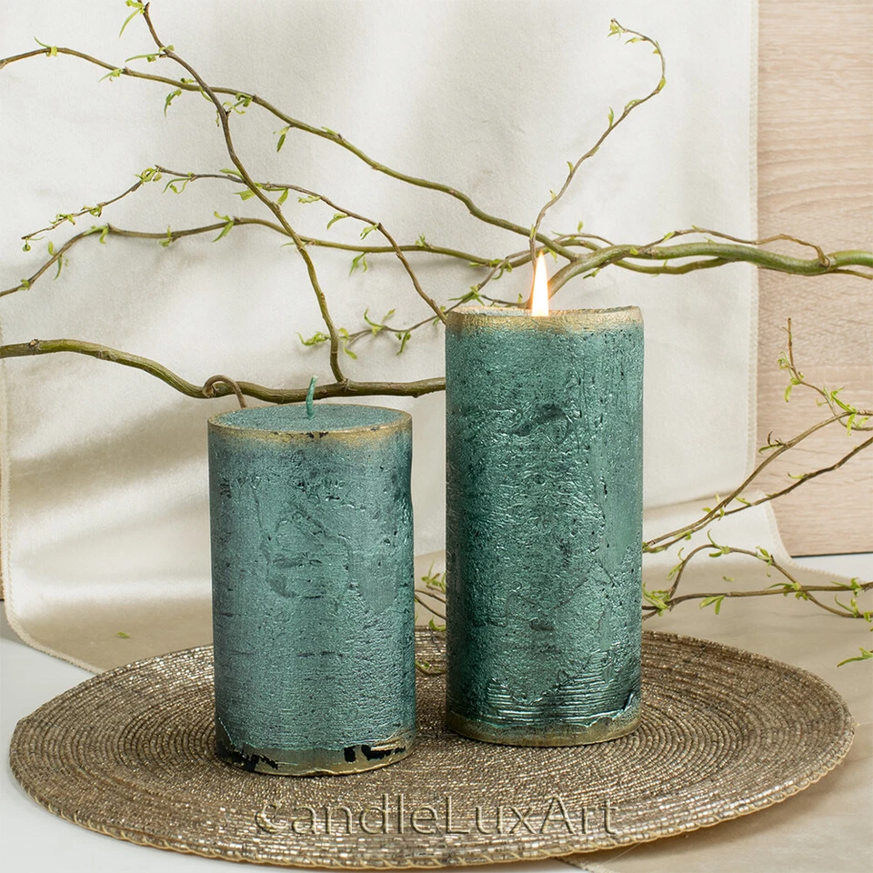 Stumpenkerzen Rustic Patiniert Metallic Grün Kerzen Geschenk Weihnachten Advent - Bild 1 von 1