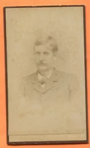 CDV Albia, IA, Porträt eines jungen Mannes, Ausweis, von Rice., 1882 Hintergrundstempel - Bild 1 von 4