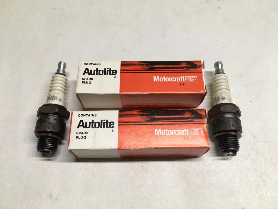 Nuevas bujías Autolite AE4 CANTIDAD 2  Foto 1 de 4