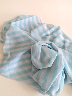 Tela de Georgette a rayas verde y blanco como nueva por yarda Foto 1 de 4