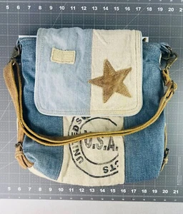 Borsa a tracolla upcycled in denim e tela di Myra Bags con dettaglio stella - Foto 1 di 13
