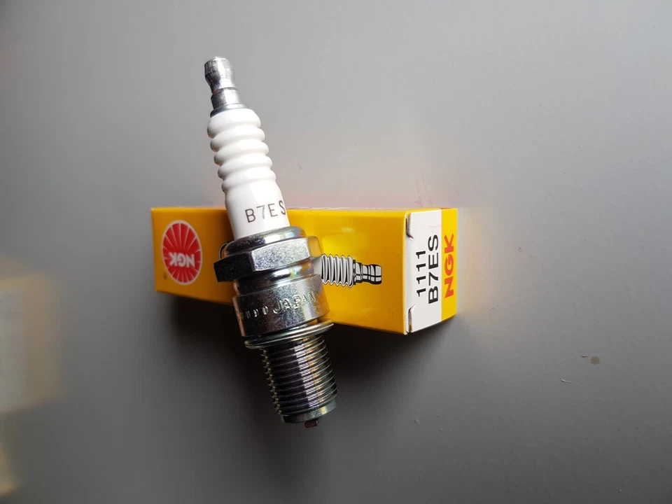 Candela Ngk B7ES - Immagine 1 di 1