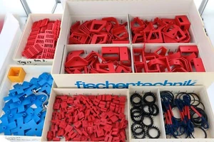 Large Job Lot Vintage Assorted Fischertechnik Parts in Fischertechnik Crate. #7 - Picture 1 of 7