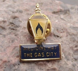 Medicine Hat The Gas City Alberta Canada Canadian City Souvenier Pin Badge - Picture 1 of 2