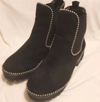 Botines Chucky Cape Robbin para mujer de gamuza negra con tachuelas talla 7M Foto 1 de 4