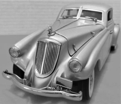 Classic Car Vintage1930Concept1:24Custom Built18Metal Body Model12Carousel SILV - Image 1 of 4