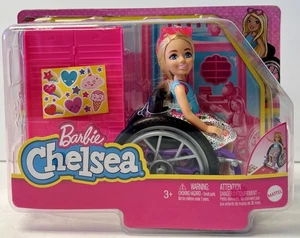 Barbie CHELSEA muñeca rubia silla de ruedas  - Imagen 1 de 2