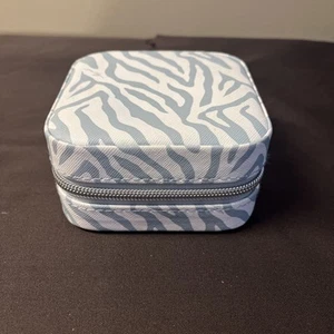 Milly Traveling Jewelry Case Blue White Zebra Animal Print-Unused - Picture 1 of 5