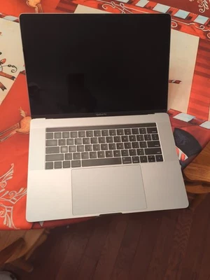 Apple MacBook Pro A1707 15” Intel i7 16GB RAM 1TB SSD Touch Bar Touch ID Foto 1 de 4