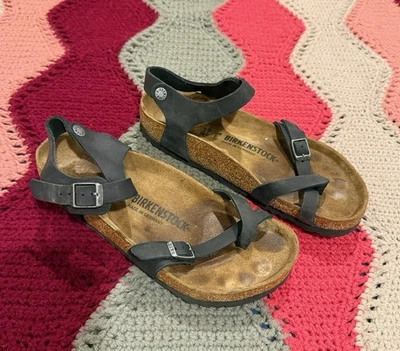 Sandálias Birkenstock Rio UE 39 femininas EUA 9,5 tiras couro preto oleado - Imagem 1 de 4