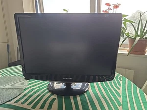 Samsung 2232BW LCD Monitor 22inch - Picture 1 of 4