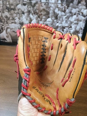 Guante de béisbol/softbol Easton 13" UL131. Limpio, acondicionado y reemplazado Foto 1 de 4
