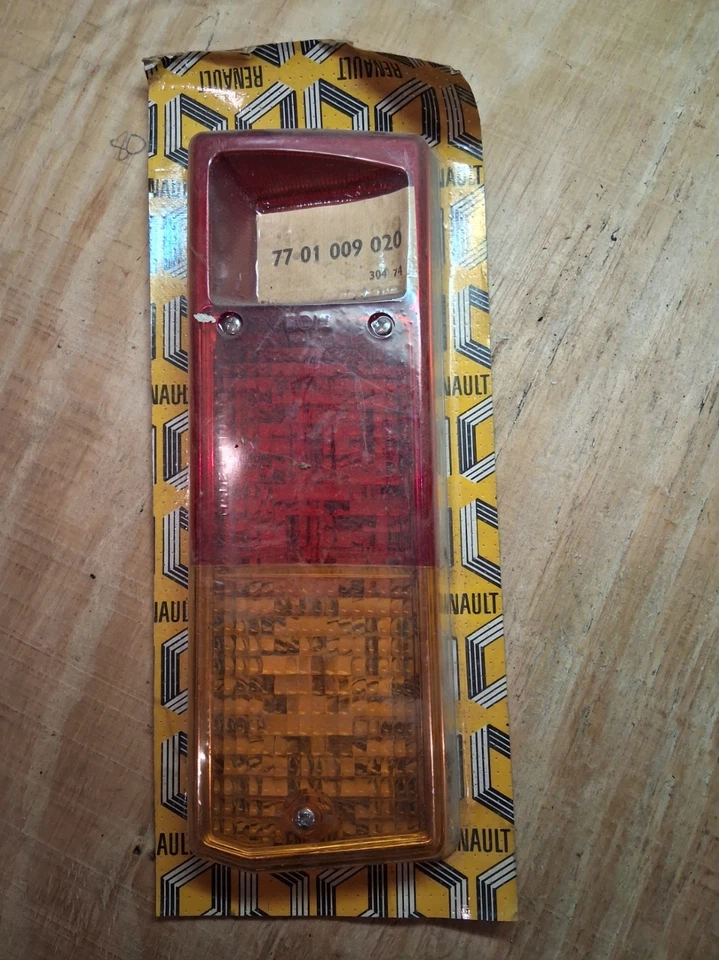 Lente de lanterna traseira lateral esquerda Renault 12 - Imagem 1 de 1