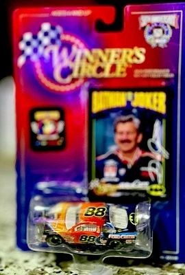 Coche de carreras fundido a presión Dale Jarrett 88 Batman Joker DC Comics NASCAR 1 64 NUEVO EN CAJA ENVÍO GRATUITO Foto 1 de 4