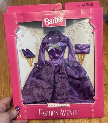Vestido longo Barbie 1997 Fashion Avenue vestido de noite roxo anos 90 - Imagem 1 de 3