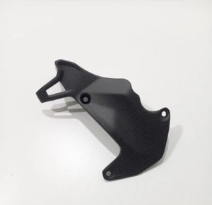 COPRI PIGNONE COVER PIGNONE PROTEZIONE CARBONIO 100% DUCATI STREETFIGHTER 955 V2 - Imagen 1 de 3
