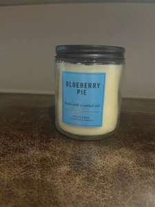 BATH & BODY WORKS,WHITE BARN BLUEBERRY PIE Single Wick 7oz Scented Candle NEW - Picture 1 of 1