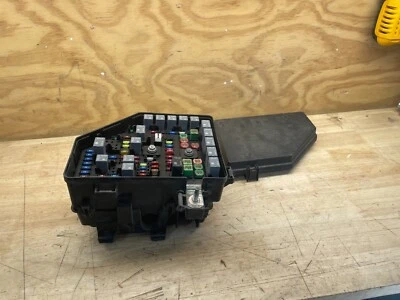 2005 2006 2007 Cadillac STS engine fuse box OEM used Foto 1 de 3