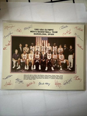 USA Olympics 1992 Men's Basketball Team DREAM TEAM 8x10 Facsimile Auto's Photo - Image 1 of 4