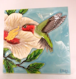 Colibrì vintage con piastrella smaltata arte ibisco 7-3/4" x 7-3/4" firmata - Ping - Foto 1 di 7