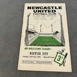 NEWCASTLE UNITED v NORWICH 1962/63 DIVISION 2 MATCHDAY PROGRAMME - Picture 1 of 2