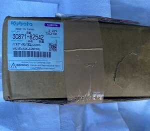 New OEM Kubota Aux Hydraulic Control Valve 3C871-82542 M Series - Picture 1 of 2