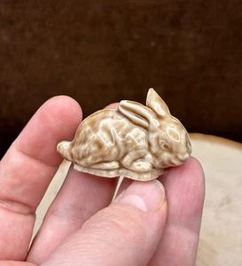 VTG Red Rose Tea Wade WHIMSIES Miniature Figurine - Bunny Rabbit England Beige - Picture 1 of 10
