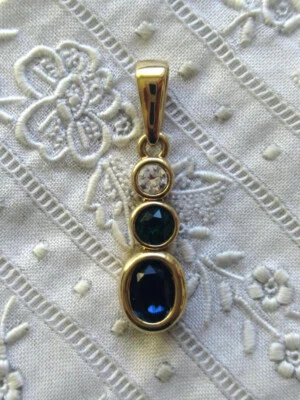 GOLDENER ANHÄNGER - WEISS/GRÜN/BLAUER KRISTALL - PIERRE LANG - Bild 1 von 2