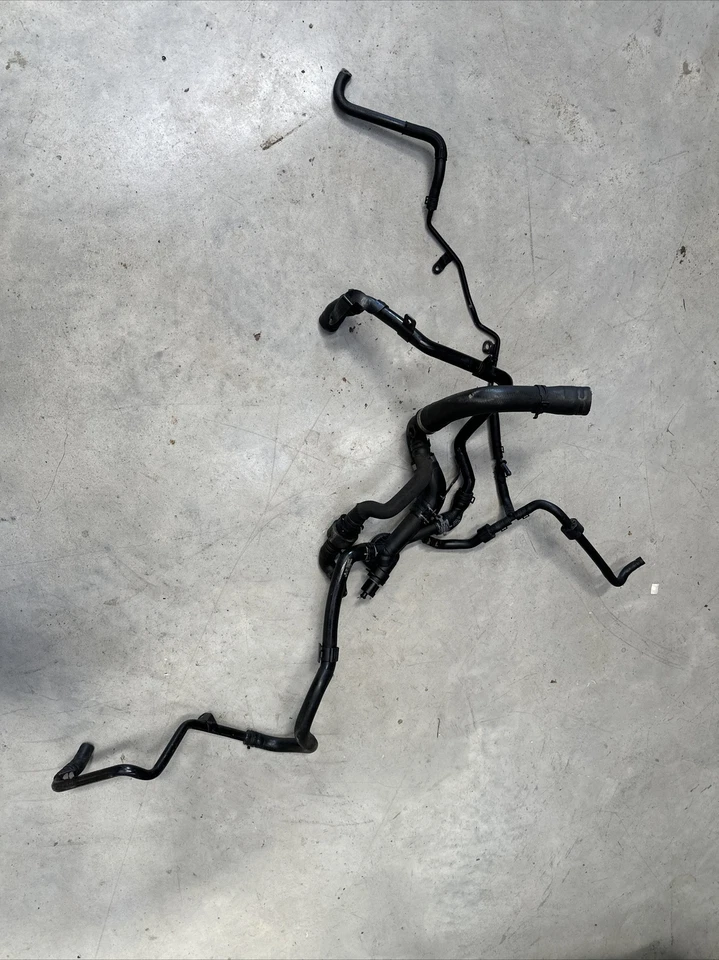 Volkswagen Passat TDI 2012-14 diésel 2,0 L carcasa de refrigerante con mangueras 03L121131AA🔥 Foto 1 de 4